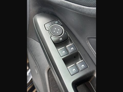 Ford Focus 1.0T EcoBoost ST-Line Euro 6 (s/s) 5dr 33
