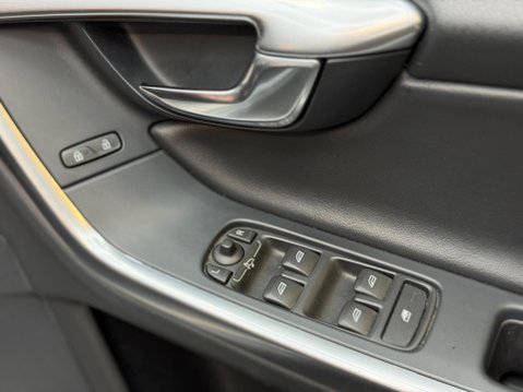 Volvo V60 2.0 D4 R-Design Lux Nav Euro 6 (s/s) 5dr 33