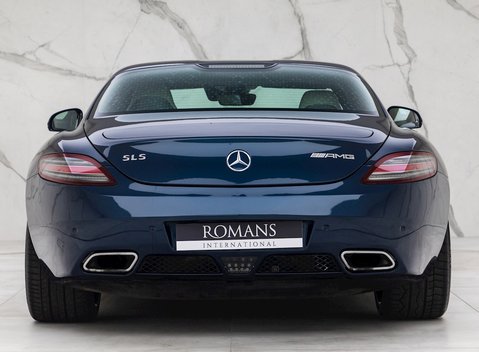 Mercedes-Benz SLS AMG 5