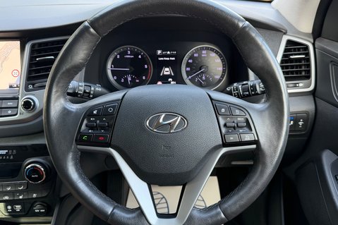 Hyundai TUCSON CRDI PREMIUM SE - 2 OWNERS - 10 HYUNDAI SERVICES  7