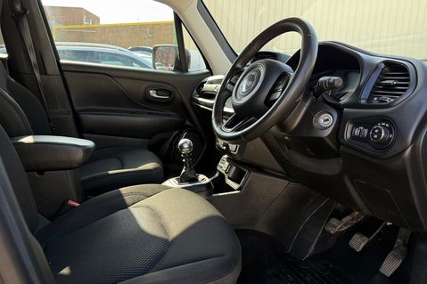 Jeep Renegade 1.0T NIGHT EAGLE STUNNING CAR! SAT NAV..CRUISE CONTROL..AIR CON.STUNNING 6