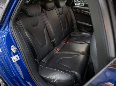Audi RS4 4.2 RS 4 FSI Quattro Auto 4WD 5dr 19