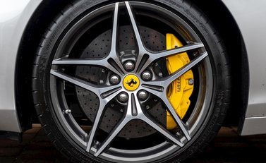 Ferrari California T 12