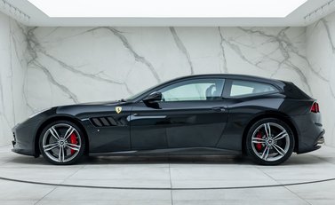 Ferrari GTC4 Lusso V12 2