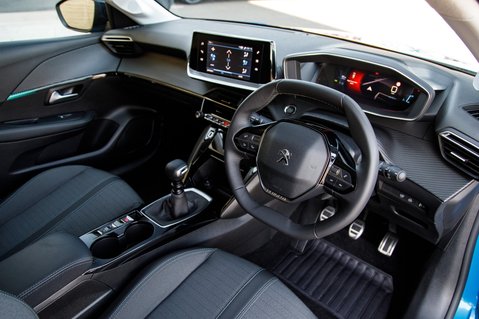 Peugeot 208 PURETECH ALLURE PREMIUM PLUS S/S 4