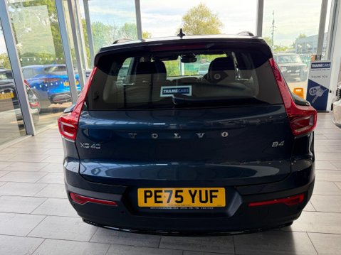 Volvo XC40 2.0 B4 MHEV Plus Dark DCT Auto Euro 6 (s/s) 5dr 9