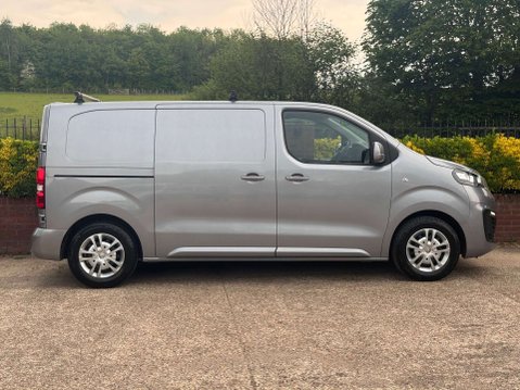 Vauxhall Vivaro 1.5 Vivaro 2700 Sportive S/S 15