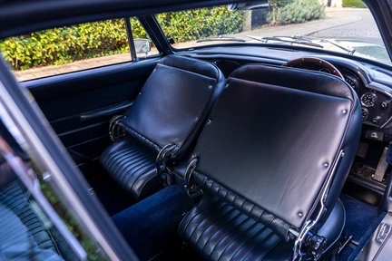 Aston Martin DB6 4.2 Vantage 28