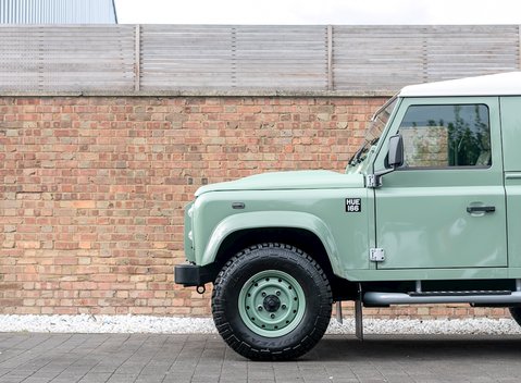 Land Rover Defender 90 Heritage Hard Top 23