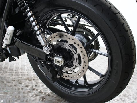 Triumph Street Twin BONNEVILLE STREET TWIN 28
