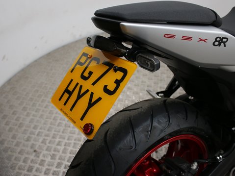 Suzuki GSX-8R GSX 800 FRQM4 GSX-8R 19