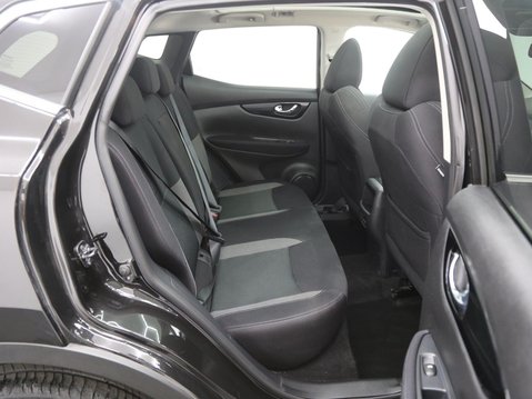 Nissan Qashqai 1.3 DIG-T N-Connecta Euro 6 (s/s) 5dr 24
