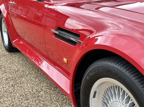 Aston Martin V8 VOLANTE 18