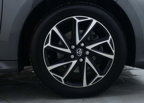 Toyota Yaris 1.5 Yaris Design HEV CVT 5dr 15