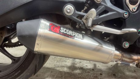 Triumph Street Triple 2014 27K NEW MOT SERVICED SCORPION EXHAUST NAKED 675CC TRIPLE 44