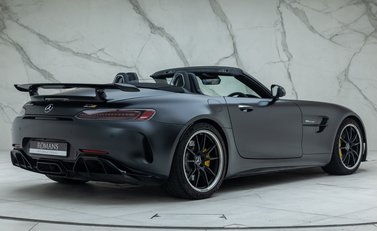 Mercedes-Benz AMG GT R Roadster 9