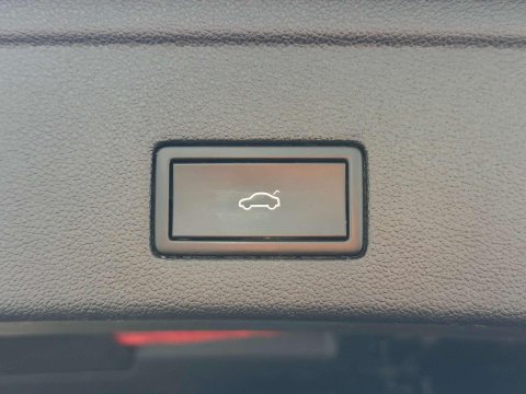 Volkswagen Touareg 3.0 TDI V6 R-Line SUV 5dr Diesel Tiptronic 4Motion Euro 6 (s/s) (286 ps) 51