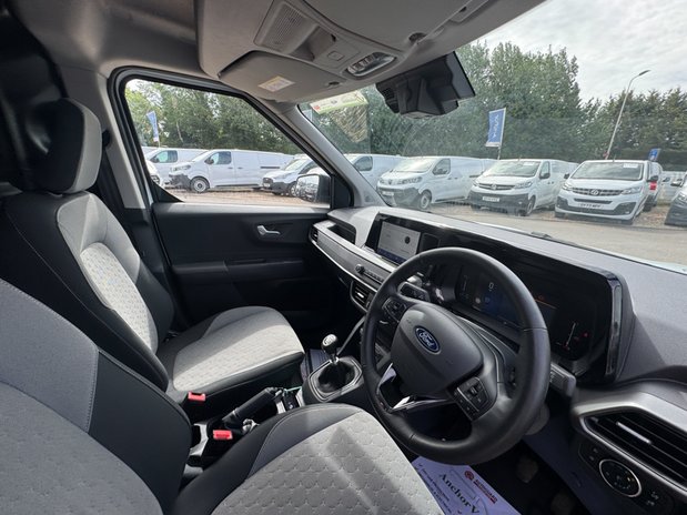 Ford Transit Courier Petrol SWB L1H1 Low Roof Limited Air Con Alloys Nav Sensors EURO 6 15