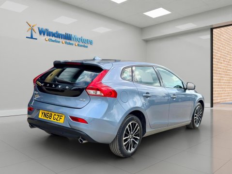 Volvo V40 2.0 D3 Momentum Nav Plus Euro 6 (s/s) 5dr 11