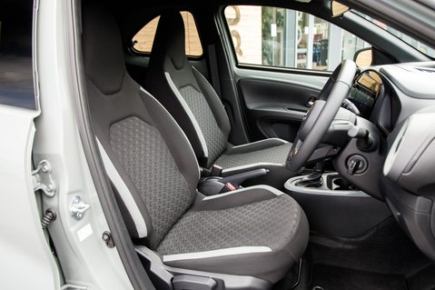 Toyota Aygo X VVT-I EDGE 23