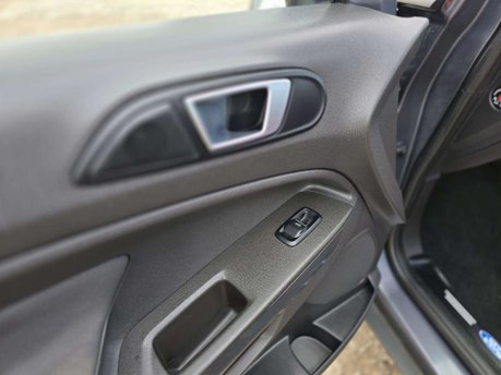 Ford Ecosport 1.5 Zetec SUV 5dr Petrol Powershift 2WD Euro 5 (112 ps) 24
