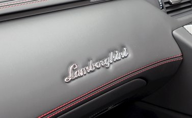 Lamborghini Aventador LP 700-4 Roadster 7