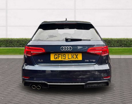 Audi A3 1.5 A3 Sportback 35 TFSI Black Edition Semi-Auto 5dr 4