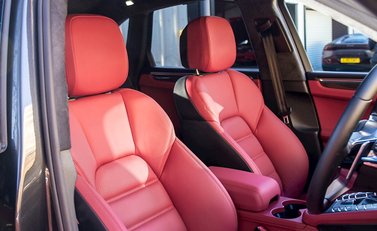 Porsche Macan Turbo 12