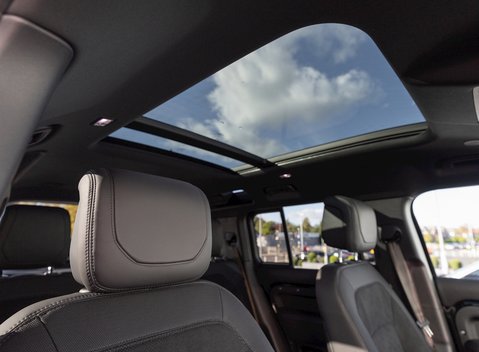 Land Rover Defender 110 V8 13