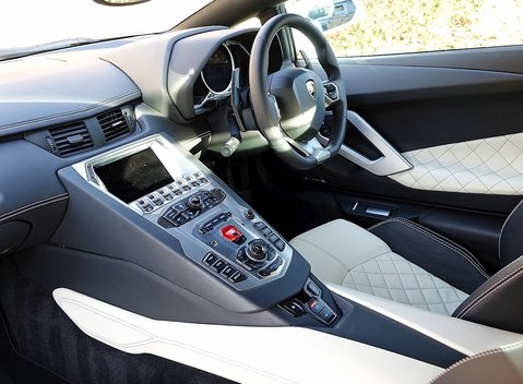 Lamborghini Aventador LP 700-4 25