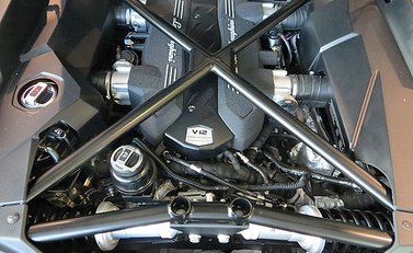 Lamborghini Aventador LP 700-4 Roadster 17