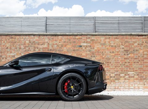 Ferrari 812 Superfast 24