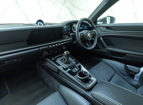 Porsche 911 GT3 TOURING (992) 18