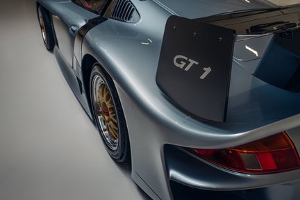 Porsche 911 GT1 13