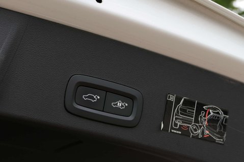 Volvo XC40 1.5 XC40 R-Design T4 Recharge Auto 5dr 37