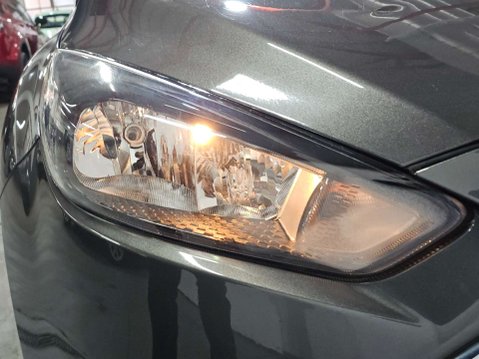 Ford Focus 1.0 Titanium 5dr 90