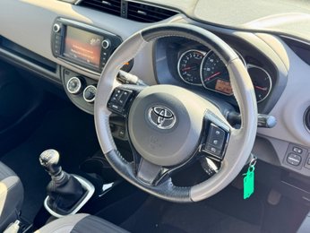 Toyota Yaris 1.33 Dual VVT-i Design Euro 6 5dr