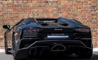 Lamborghini Aventador S LP740-4 Roadster 3