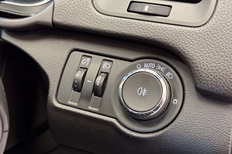 Vauxhall Insignia 2.0 CDTi ecoFLEX Design Hatchback 5dr Diesel Manual Euro 5 (s/s) (140 ps) 28
