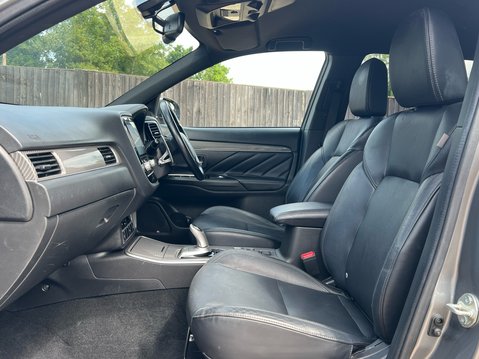 Mitsubishi Outlander PHEV DYNAMIC 3