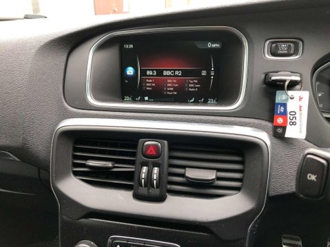 Volvo V40 2.0 D2 R-Design Pro Euro 6 (s/s) 5dr 9