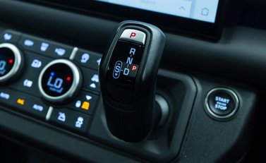 Land Rover Defender 90 V8 P525 URBAN 24