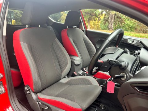 Ford Fiesta ZETEC S RED EDITION 4