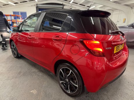 Toyota Yaris 1.33 Dual VVT-i Design Euro 6 5dr 4