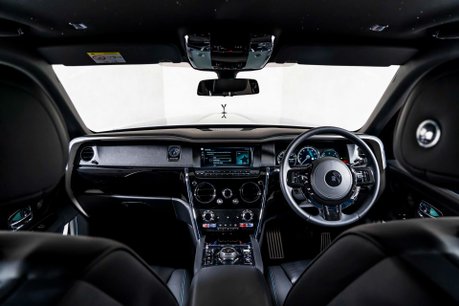 Rolls-Royce Cullinan V12. DYNAMIC PACKAGE. ACTIVE CRUISE. SHOOTING STAR HEADLINER. HUD 16