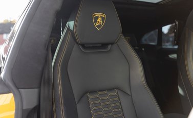 Lamborghini Urus 13