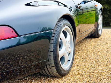 Porsche 911 CARRERA 4 21