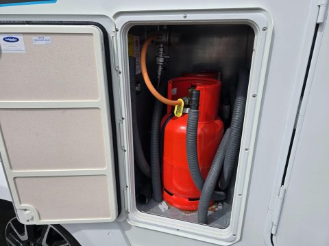 Swift Escape 684 Motor Home 18