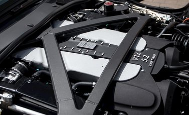 Aston Martin DBS Superleggera 30