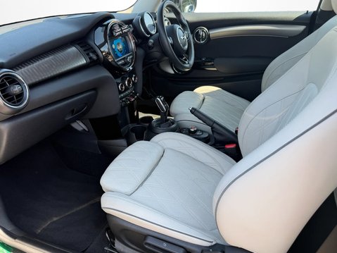 Mini Hatchback 2.0 [178] Cooper S Exclusive II 5dr [Comfort Pack] 2